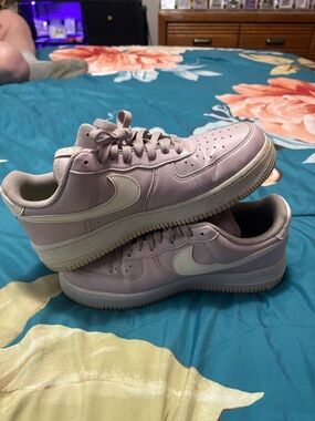 Nike Women’s Low-Top Sneakers in Pastel Pink with White Swoosh